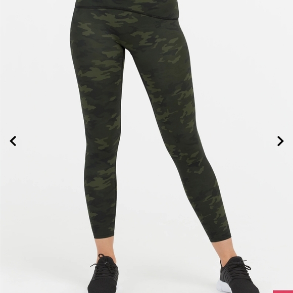 Booty Boost® Active Camo 7/8 Leggings in black size Large NWT - Picture 4 of 9